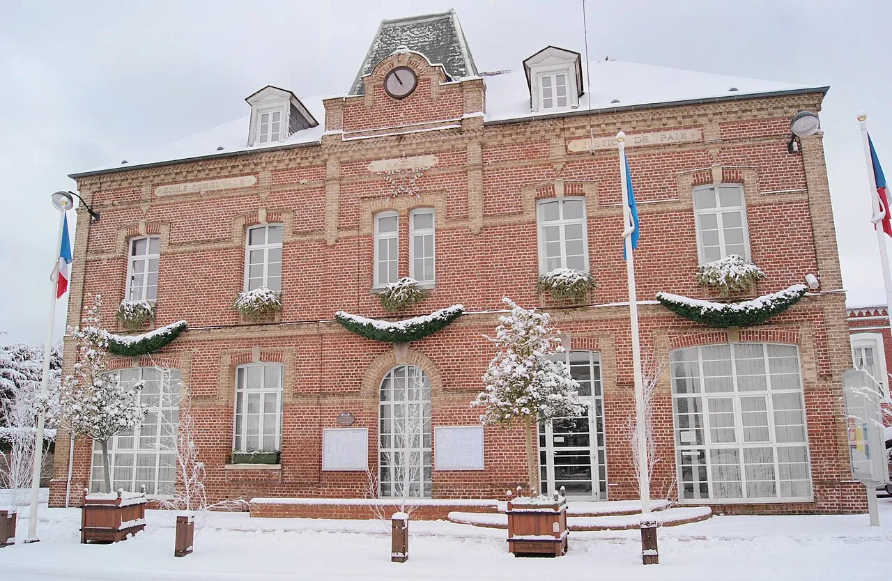 La mairie d’Offranville sous la neige