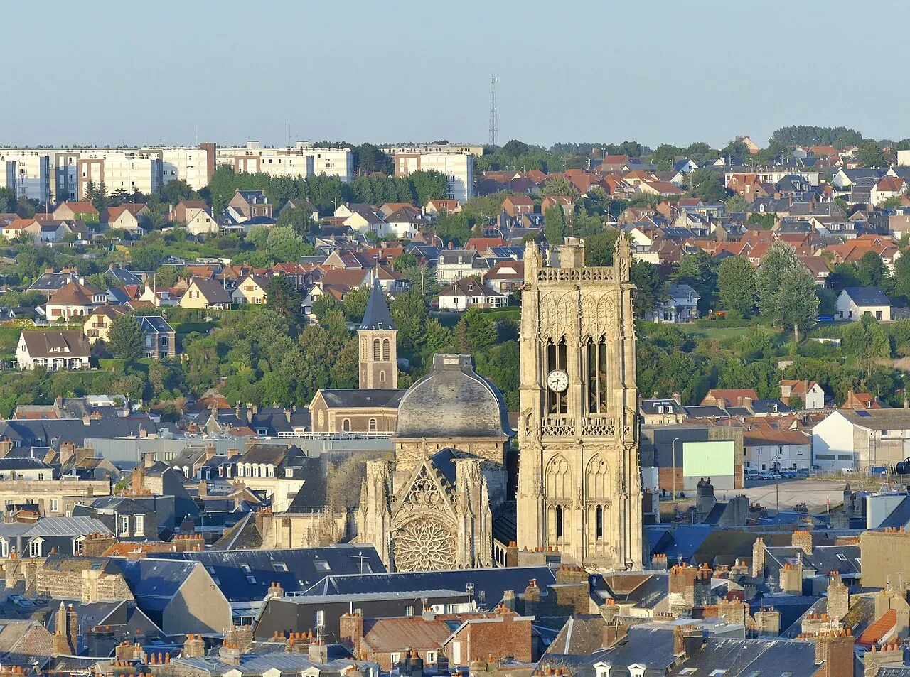 Dieppe et l’église Saint-Jacques vues de la falaise ouest, en fin de journée